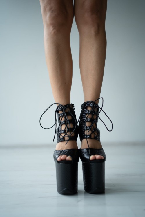 Czarne buty do exotic pole dance skóra węża Fame